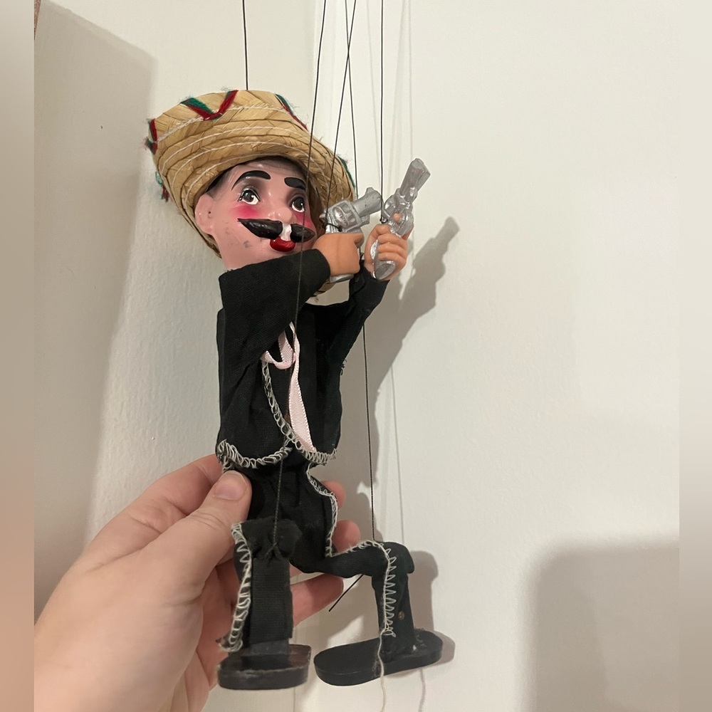 😁Vintage Marionette Mexican Outlaw Poncho Via Gun Slinger String Puppet